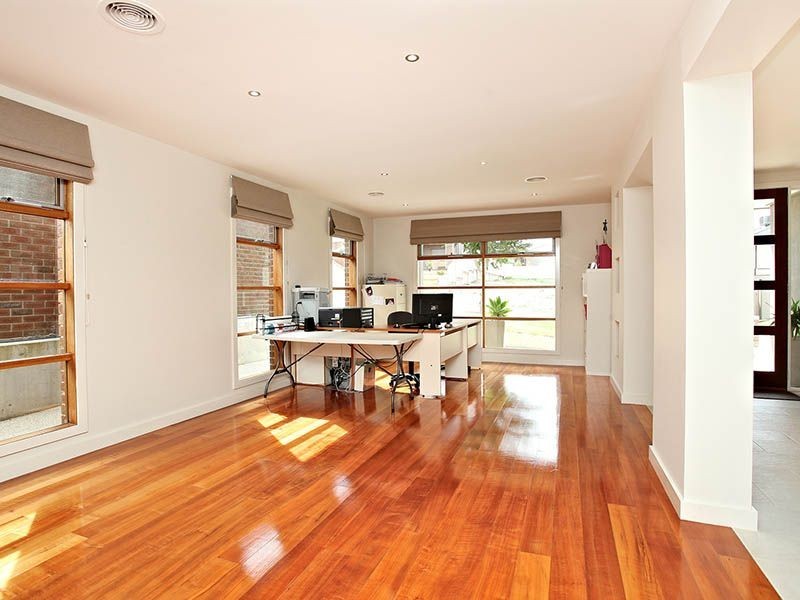 13 Kings Collage Court, Attwood VIC 3049