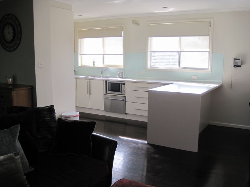 6 Nigel Crescent, Gladstone Park VIC 3043