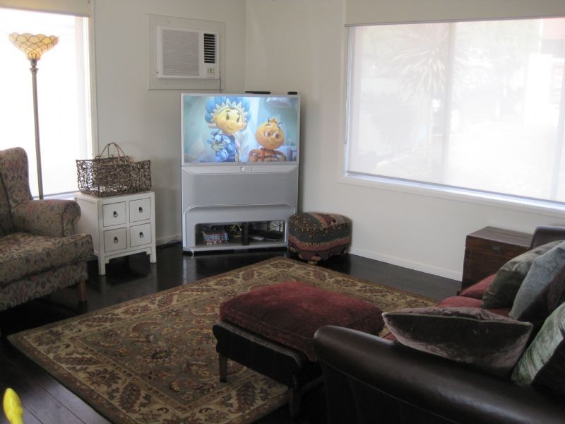 6 Nigel Crescent, Gladstone Park VIC 3043