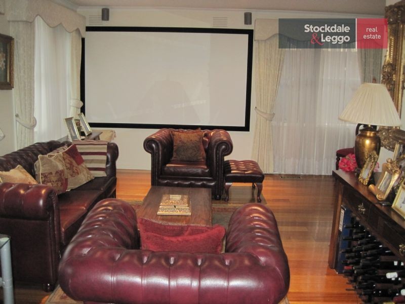 19 Wolverton Drive, Gladstone Park VIC 3043