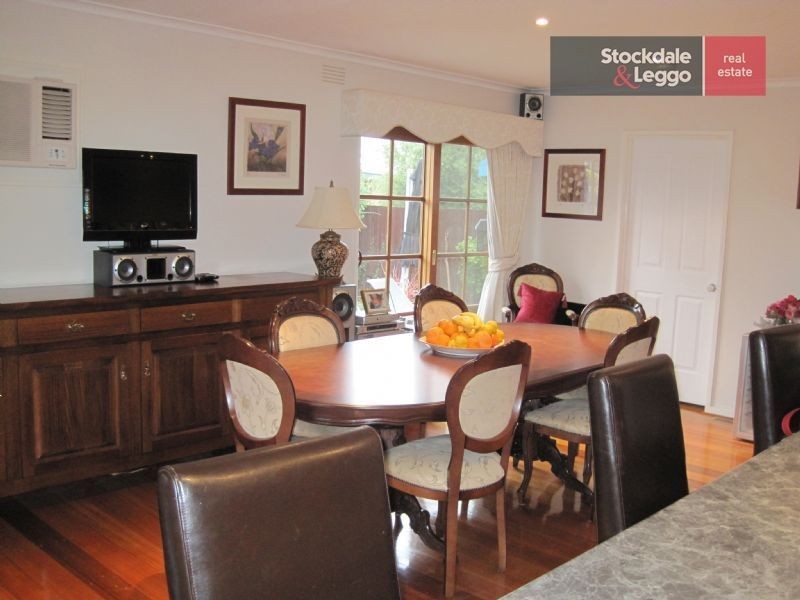 19 Wolverton Drive, Gladstone Park VIC 3043