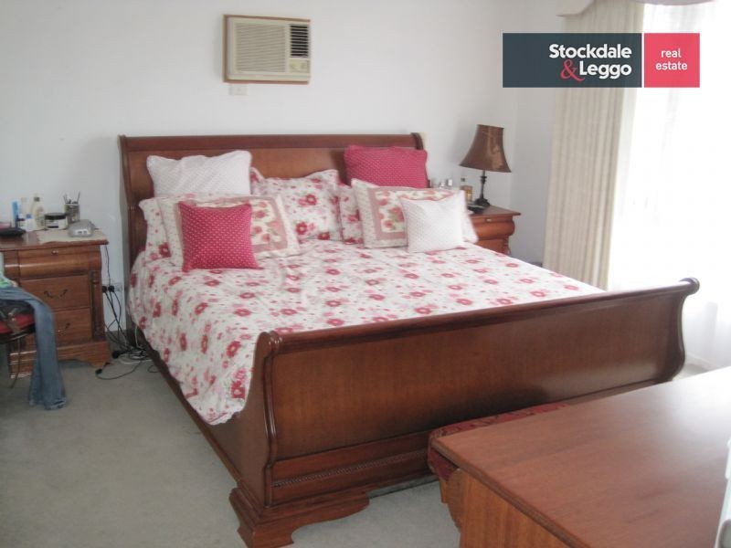 19 Wolverton Drive, Gladstone Park VIC 3043