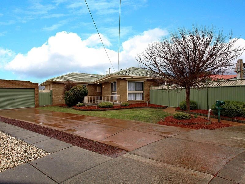 4 Teala Court, Gladstone Park VIC 3043