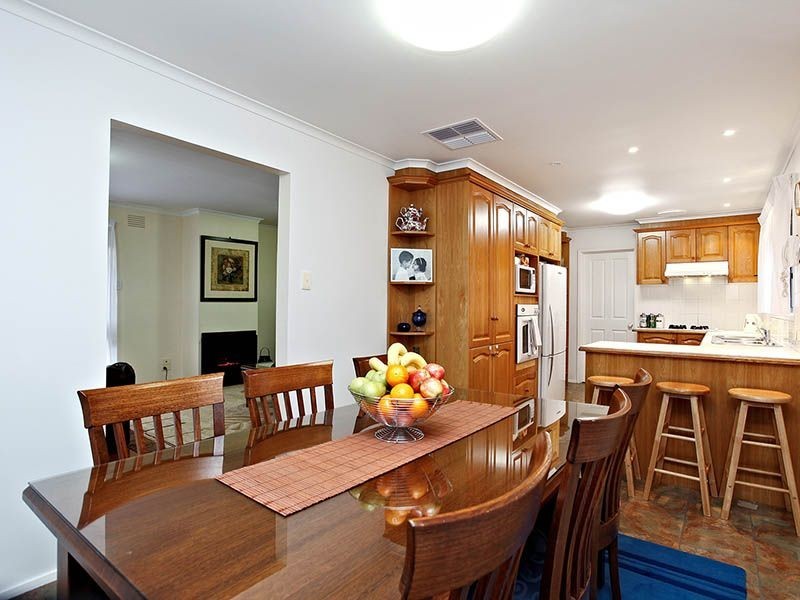 4 Teala Court, Gladstone Park VIC 3043