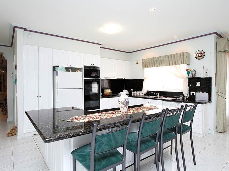 27 Stonebridge Way, Attwood VIC 3049