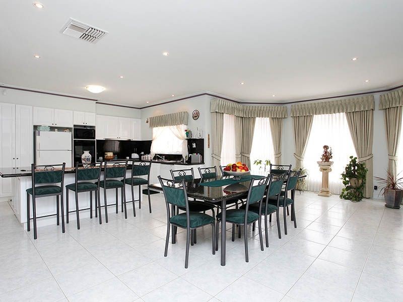 27 Stonebridge Way, Attwood VIC 3049