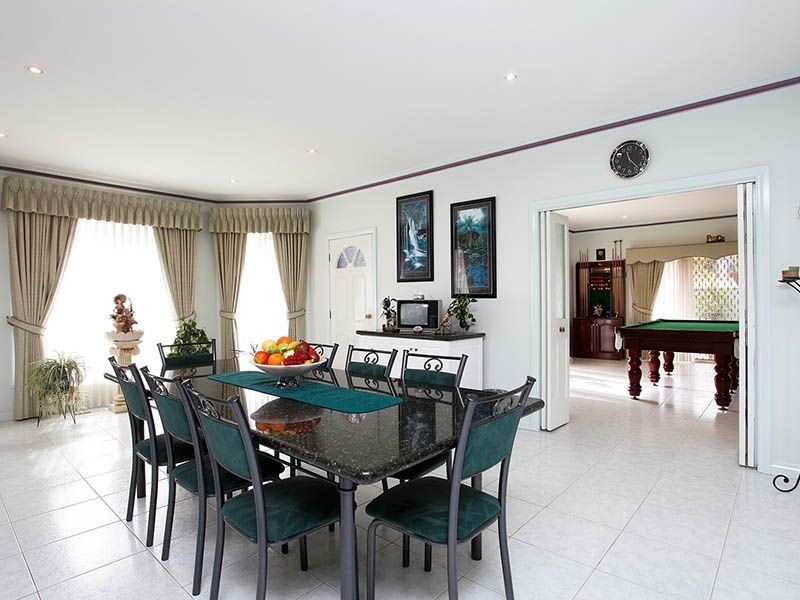 27 Stonebridge Way, Attwood VIC 3049