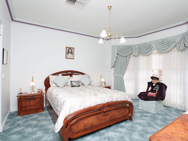 27 Stonebridge Way, Attwood VIC 3049