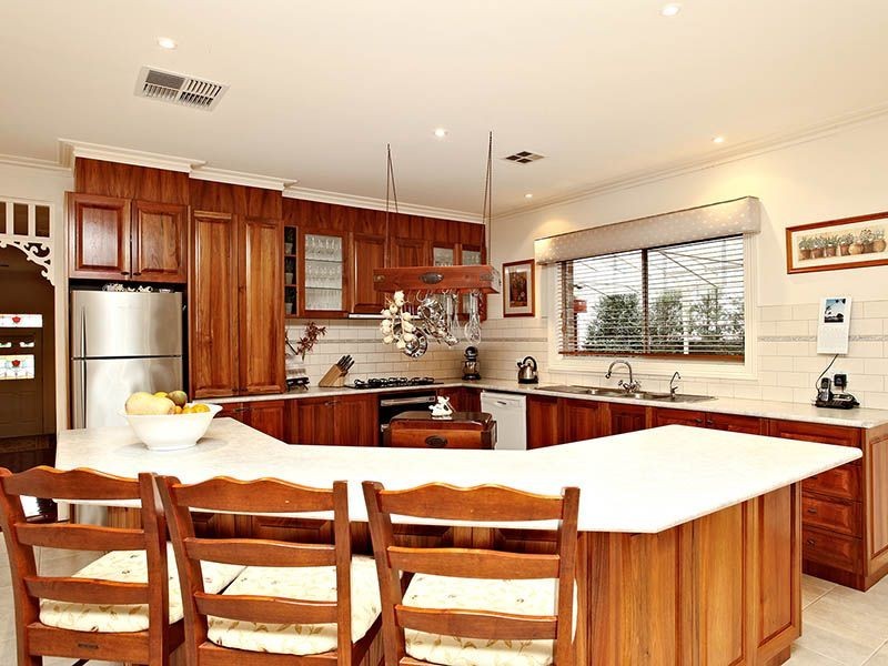 11 Lamplight Way, Attwood VIC 3049