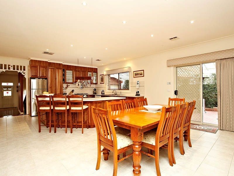 11 Lamplight Way, Attwood VIC 3049