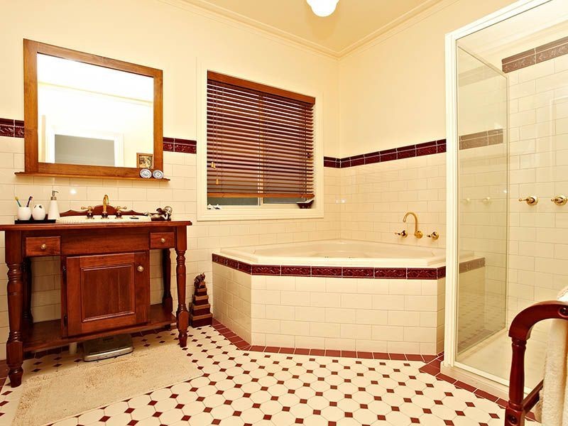 11 Lamplight Way, Attwood VIC 3049