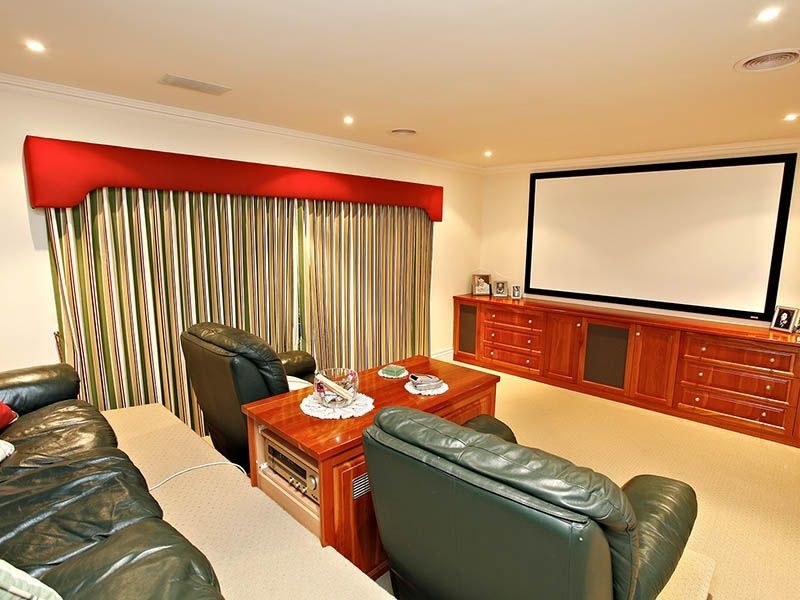 35 Heversham Grove, Greenvale VIC 3059