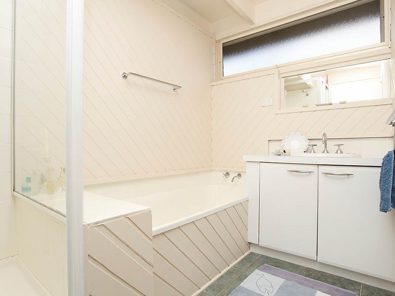 105 South Circular Road, Gladstone Park VIC 3043