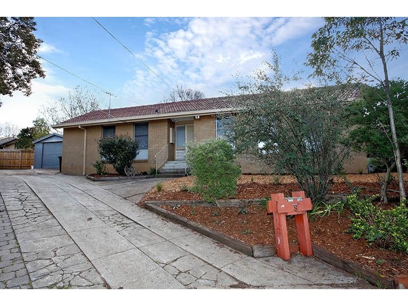 8 Drake Close, Gladstone Park VIC 3043