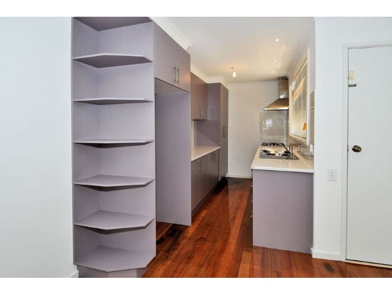 8 Drake Close, Gladstone Park VIC 3043