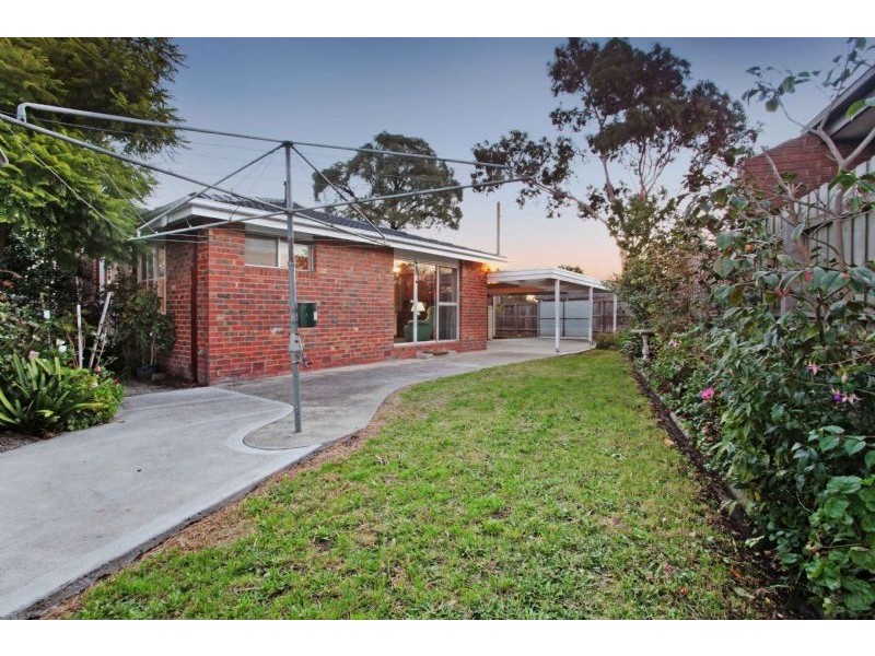 36 Aylesbury Crescent, Gladstone Park VIC 3043