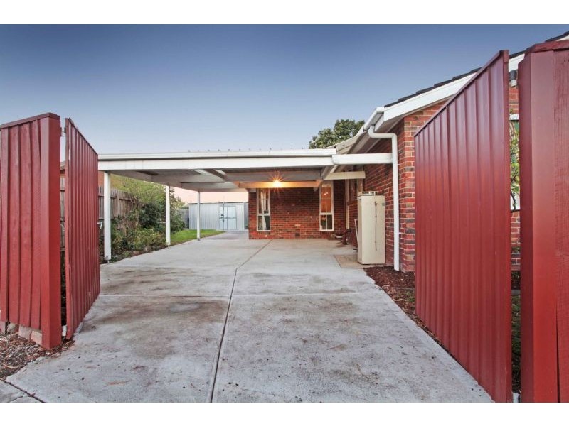 36 Aylesbury Crescent, Gladstone Park VIC 3043
