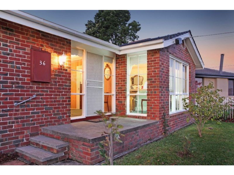 36 Aylesbury Crescent, Gladstone Park VIC 3043