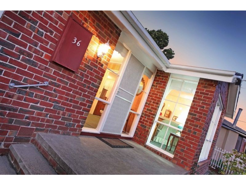 36 Aylesbury Crescent, Gladstone Park VIC 3043