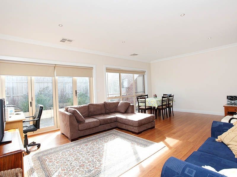 2/18 Broadmeadows Road, Tullamarine VIC 3043