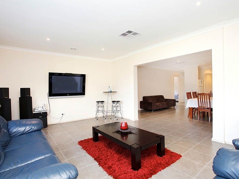 17 Castlehill Avenue, Greenvale VIC 3059