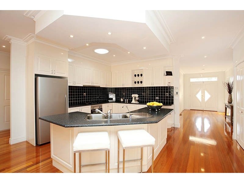 17 McIvor Way, Attwood VIC 3049