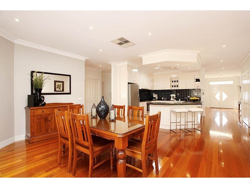 17 McIvor Way, Attwood VIC 3049