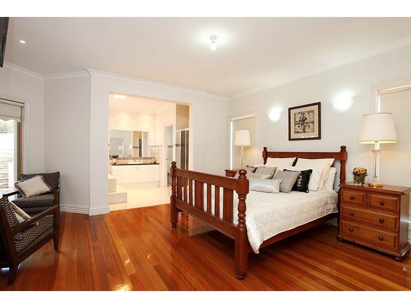 17 McIvor Way, Attwood VIC 3049