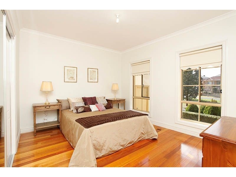 17 McIvor Way, Attwood VIC 3049