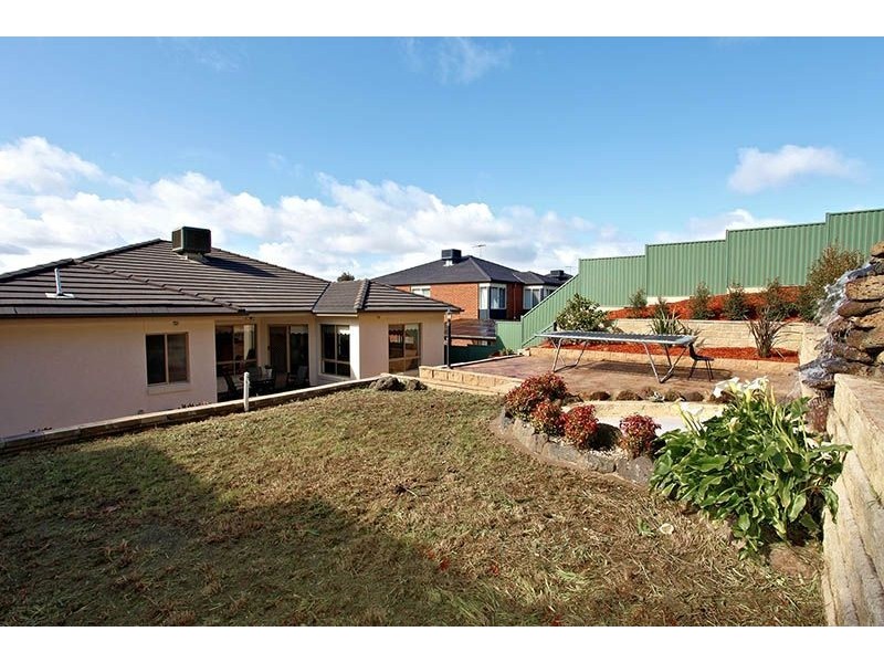 17 McIvor Way, Attwood VIC 3049