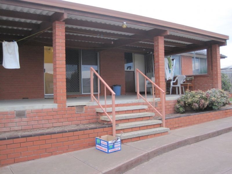 322 Carrick Drive, Gladstone Park VIC 3043
