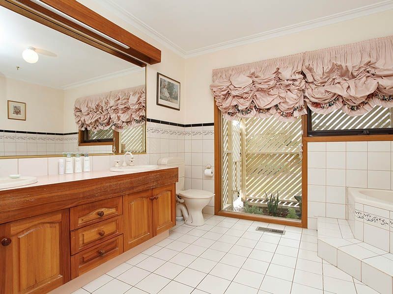 5 Dundee Court, Greenvale VIC 3059