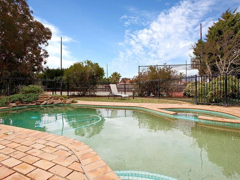 5 Dundee Court, Greenvale VIC 3059