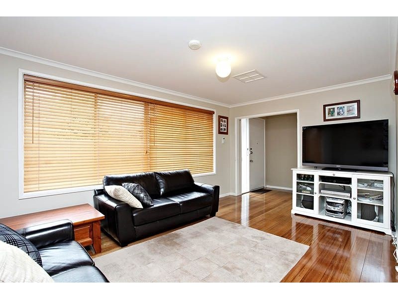 28 Fairbank Avenue, Gladstone Park VIC 3043