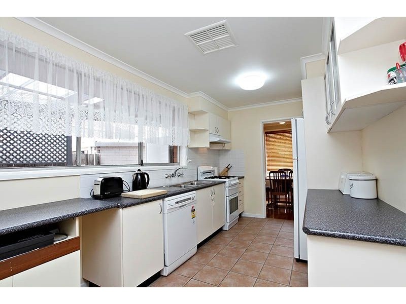 28 Fairbank Avenue, Gladstone Park VIC 3043