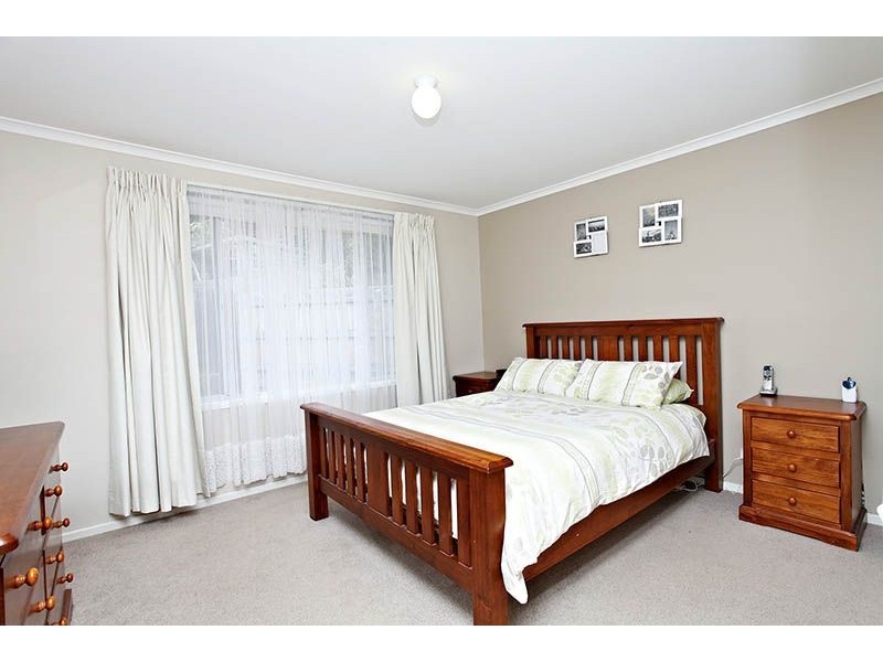 28 Fairbank Avenue, Gladstone Park VIC 3043