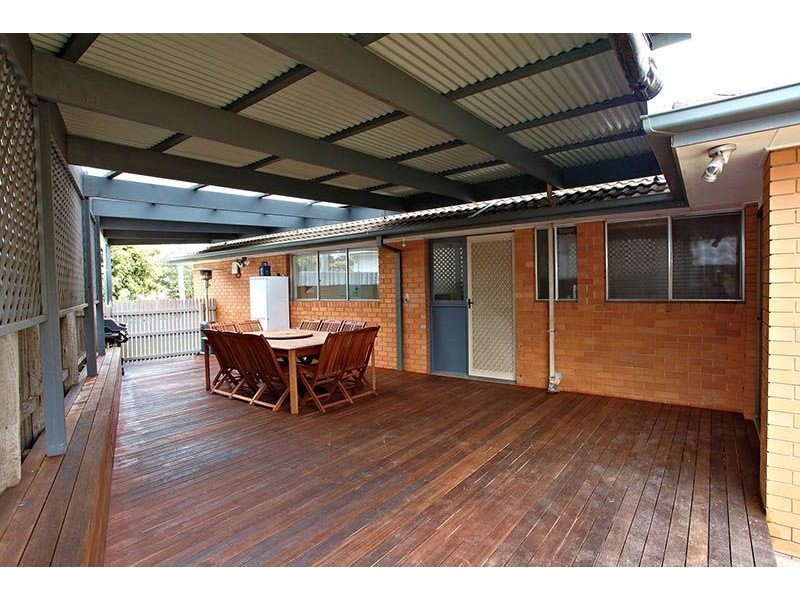 28 Fairbank Avenue, Gladstone Park VIC 3043