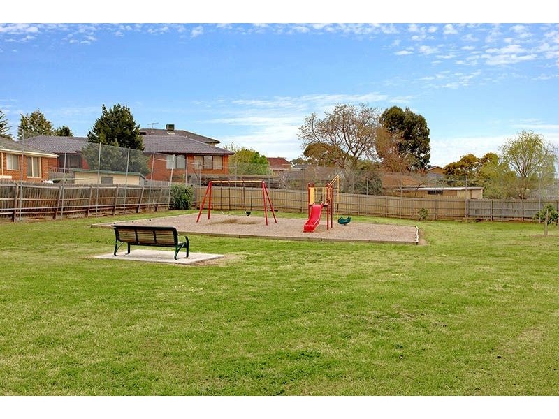 28 Fairbank Avenue, Gladstone Park VIC 3043