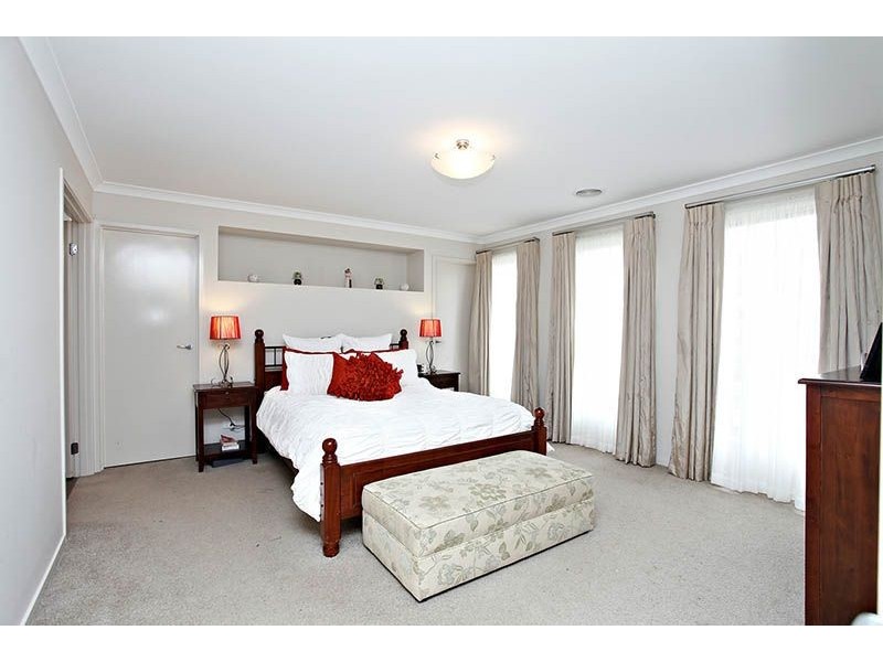 8 Collyer Court, Attwood VIC 3049