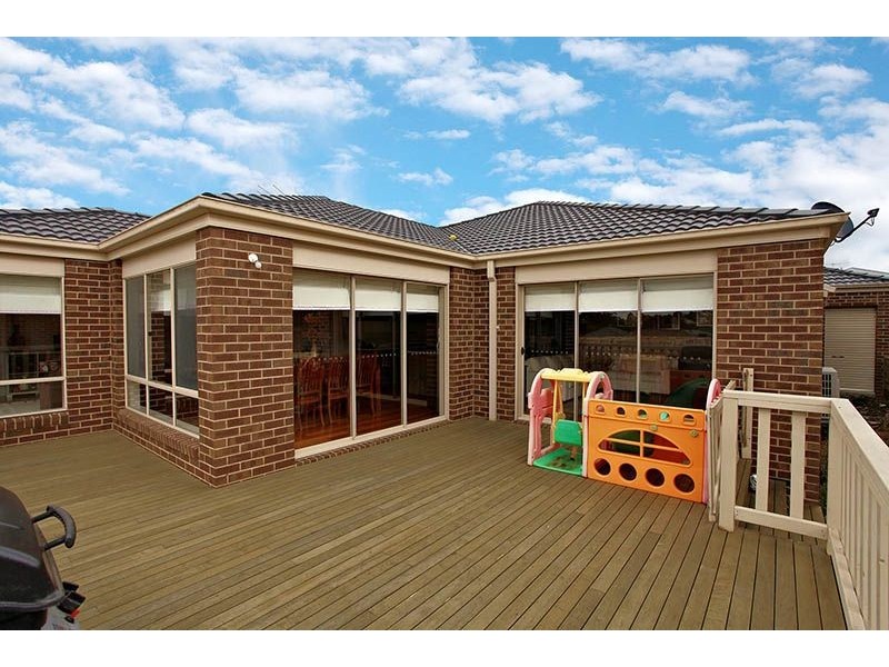 8 Collyer Court, Attwood VIC 3049