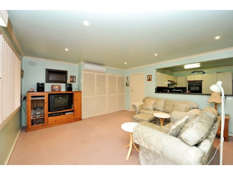 6 Archer Court, Gladstone Park VIC 3043