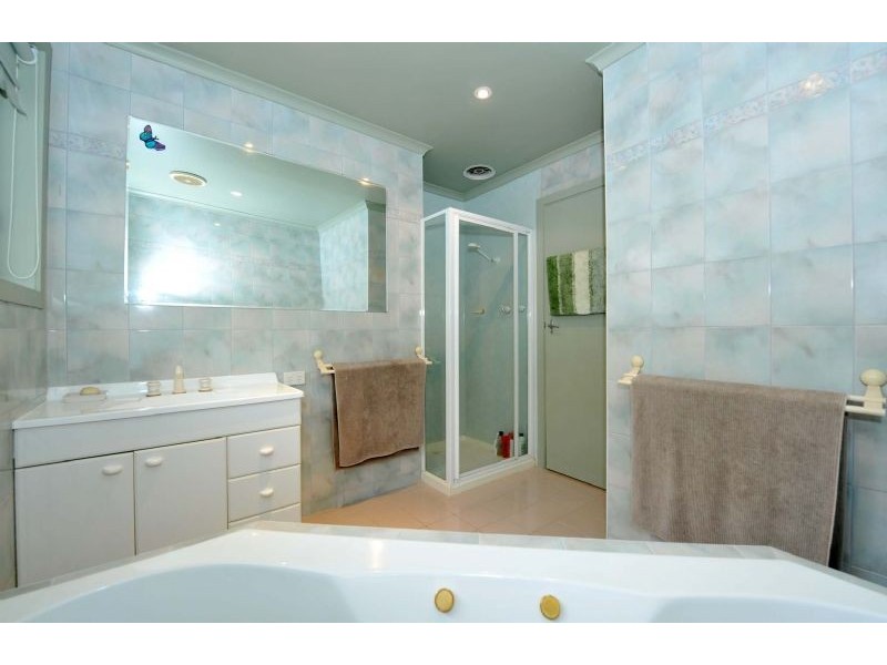 6 Archer Court, Gladstone Park VIC 3043