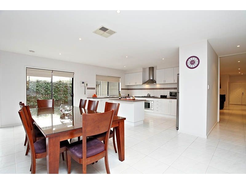 8 Lauder Court, Gowanbrae VIC 3043