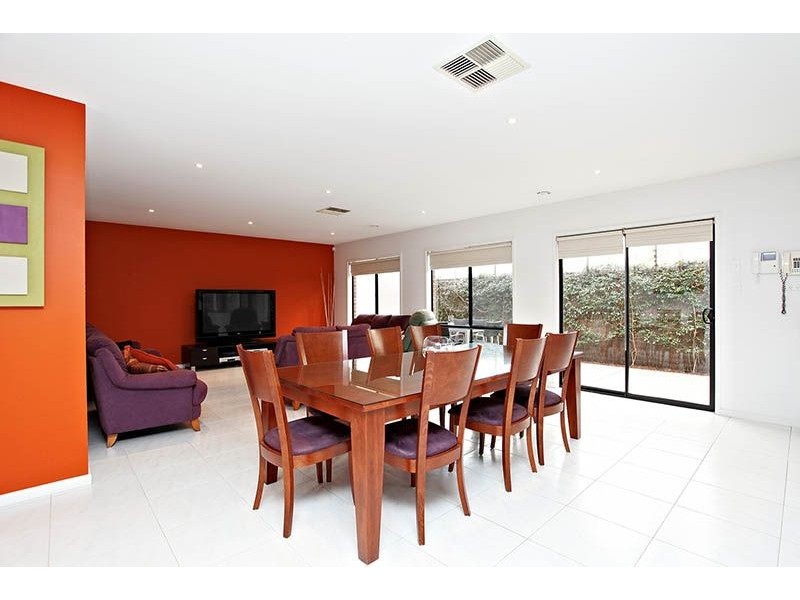 8 Lauder Court, Gowanbrae VIC 3043