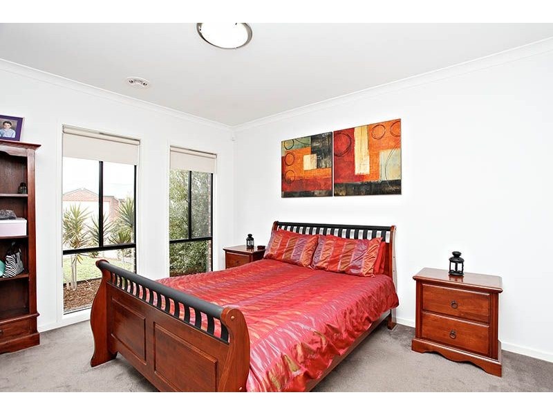 8 Lauder Court, Gowanbrae VIC 3043
