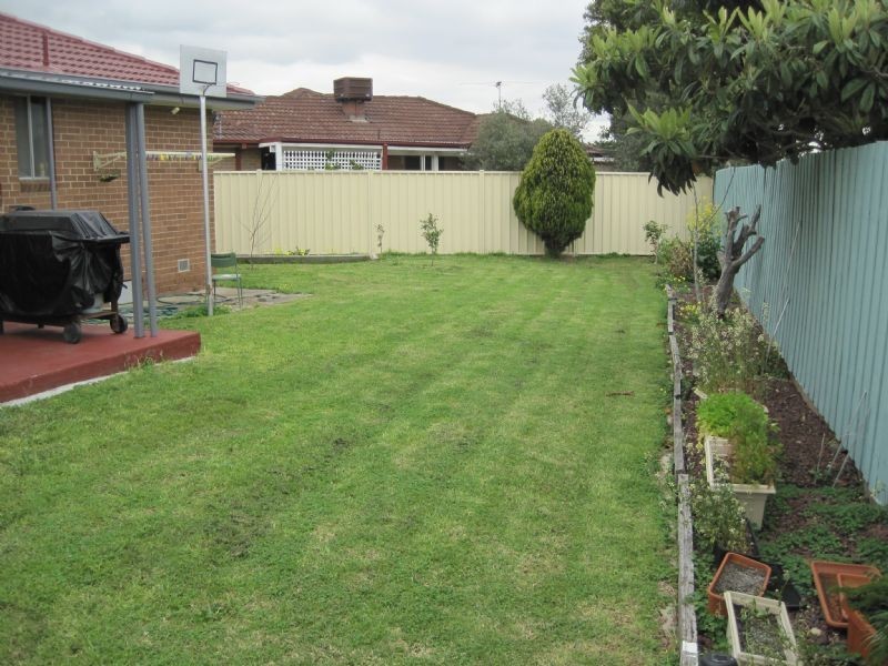 11 Cosdown Close, Gladstone Park VIC 3043