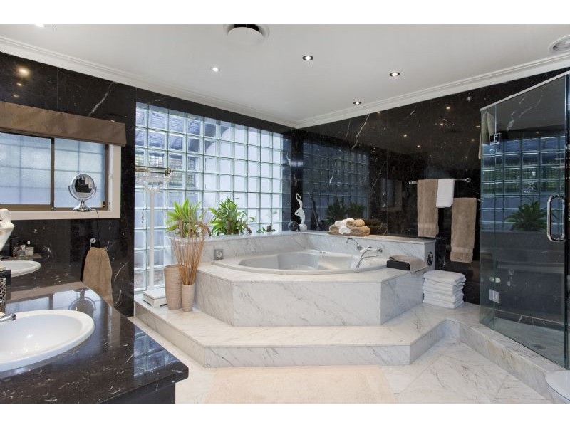 8 Airdrie Mews, Greenvale VIC 3059