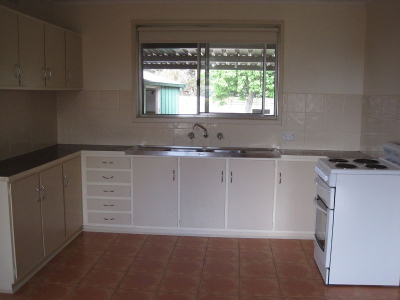 44 Elmhurst Road, Gladstone Park VIC 3043