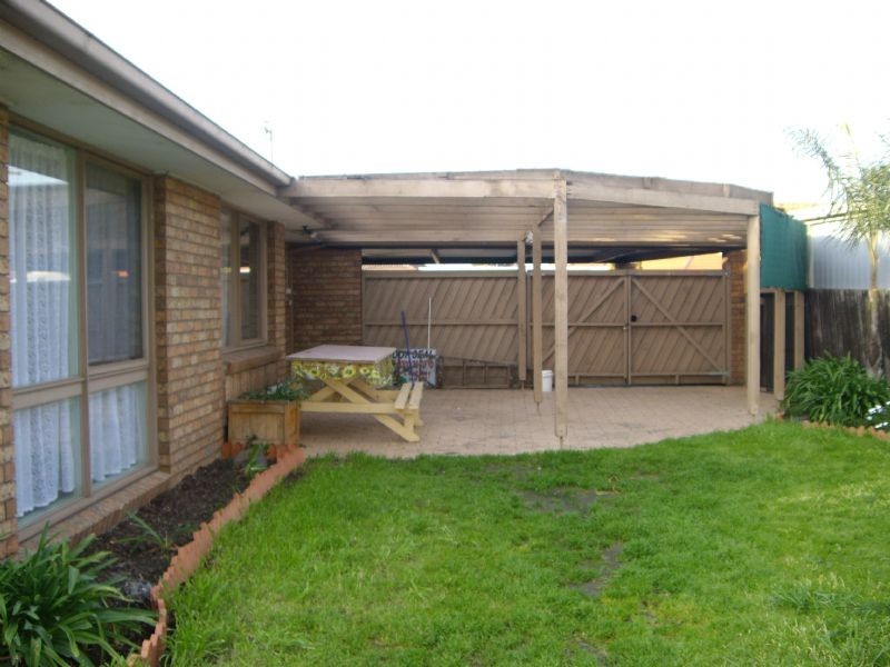 50 The Circuit, Gladstone Park VIC 3043