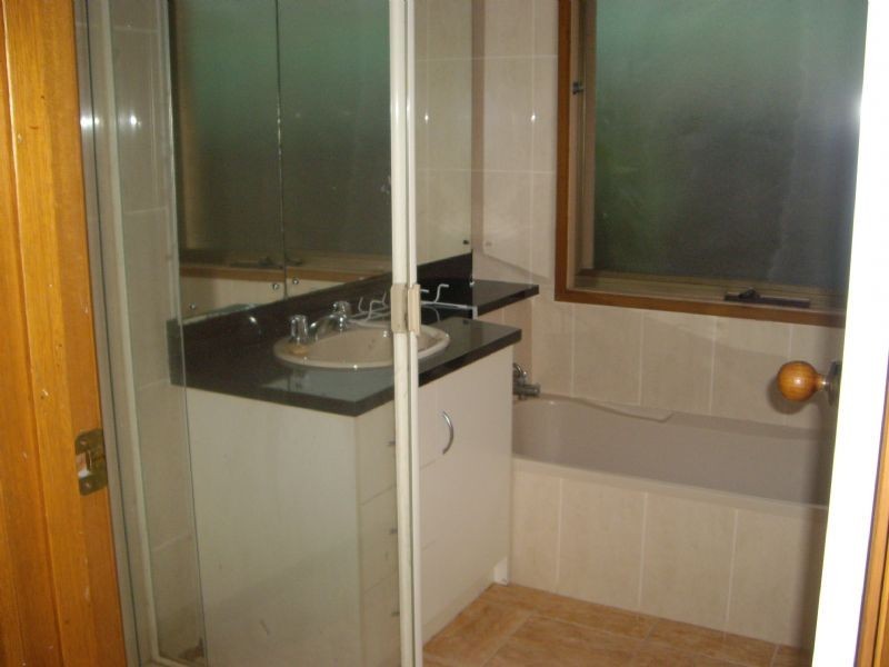 50 The Circuit, Gladstone Park VIC 3043